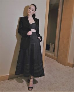 Rachel Brosnahan feet photo thumbnail
