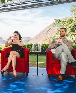 Rachel Brosnahan feet photo thumbnail