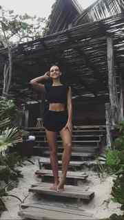 Rachel Cook feet photo thumbnail