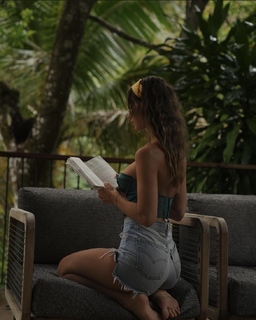 Rachel Cook feet photo thumbnail
