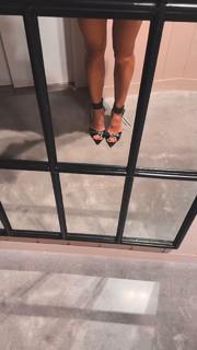 Rachel Cook feet photo thumbnail