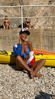 Rachel Cook feet photo thumbnail