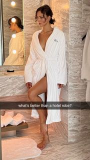 Rachel Cook feet photo thumbnail