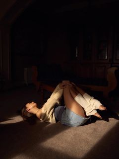 Rachel Cook feet photo thumbnail