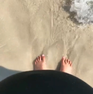 Rachel Cruze feet photo 5