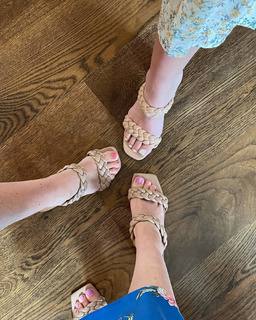 Rachel Cruze feet photo 3