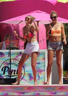 Rachel Hilbert feet photo 3