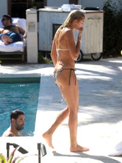 Rachel Hilbert feet photo 19