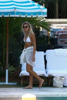 Rachel Hilbert feet photo 16