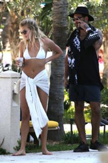 Rachel Hilbert feet photo 14