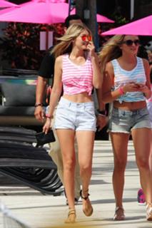 Rachel Hilbert feet photo 5