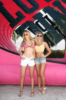 Rachel Hilbert feet photo 13