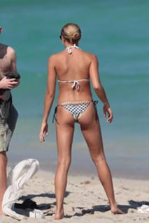 Rachel Hilbert feet photo 16