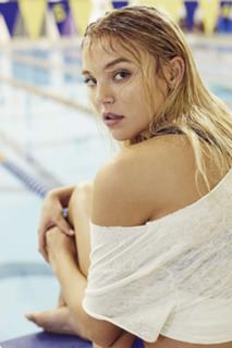 Rachel Hilbert feet photo 9