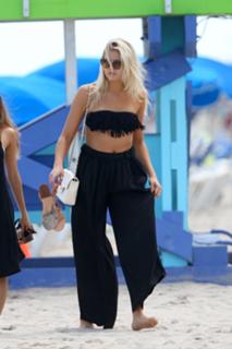 Rachel Hilbert feet photo 10