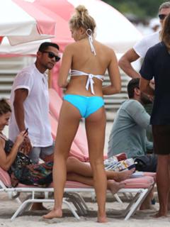 Rachel Hilbert feet photo 14