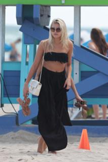 Rachel Hilbert feet photo 13