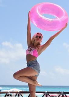 Rachel Hilbert feet photo 7