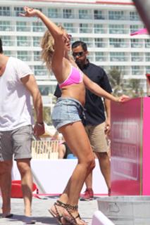 Rachel Hilbert feet photo 1