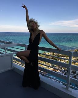 Rachel Hilbert feet photo 17