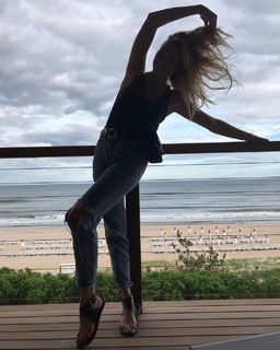 Rachel Hilbert feet photo 11