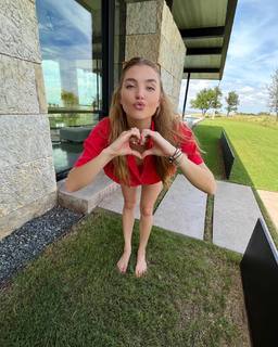 Rachel Hilbert feet photo 7