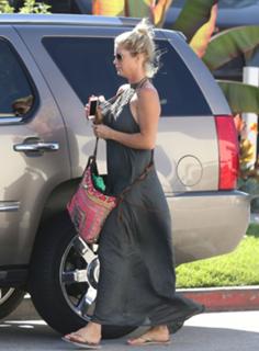 Rachel Hunter feet photo thumbnail