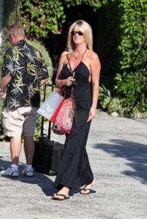 Rachel Hunter feet photo thumbnail