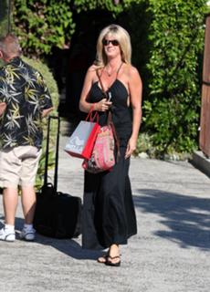 Rachel Hunter feet photo thumbnail