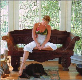 Rachel Hunter feet photo thumbnail