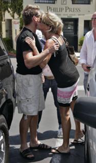 Rachel Hunter feet photo thumbnail