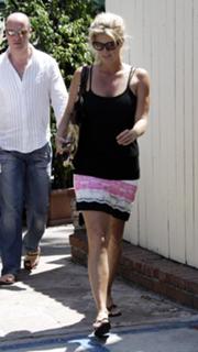 Rachel Hunter feet photo thumbnail