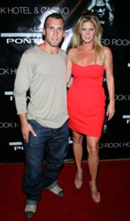 Rachel Hunter feet photo thumbnail