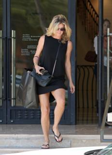 Rachel Hunter feet photo thumbnail