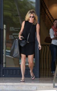 Rachel Hunter feet photo thumbnail