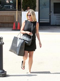 Rachel Hunter feet photo thumbnail