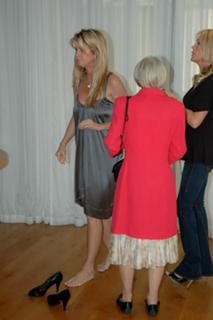 Rachel Hunter feet photo thumbnail