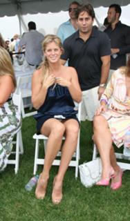 Rachel Hunter feet photo thumbnail