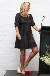 Rachel Hunter feet photo thumbnail