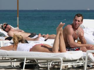 Rachel Hunter feet photo thumbnail