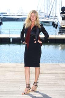 Rachel Hunter feet photo thumbnail