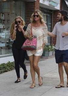 Rachel Hunter feet photo thumbnail