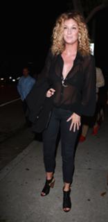 Rachel Hunter feet photo thumbnail