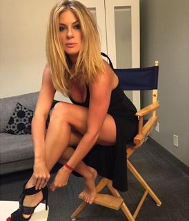 Rachel Hunter feet photo thumbnail