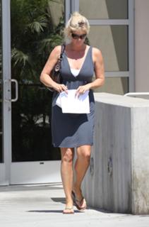 Rachel Hunter feet photo thumbnail
