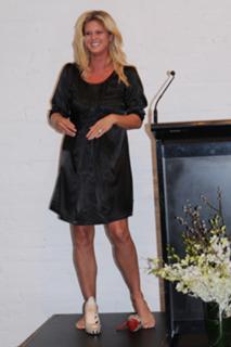 Rachel Hunter feet photo thumbnail