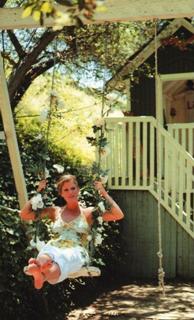 Rachel Hunter feet photo thumbnail