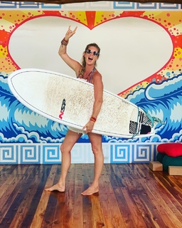 Rachel Hunter feet photo thumbnail