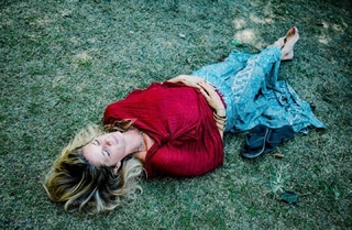 Rachel Hunter feet photo thumbnail