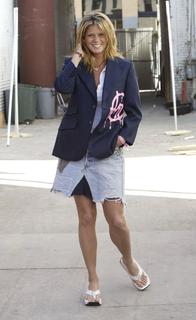 Rachel Hunter feet photo thumbnail